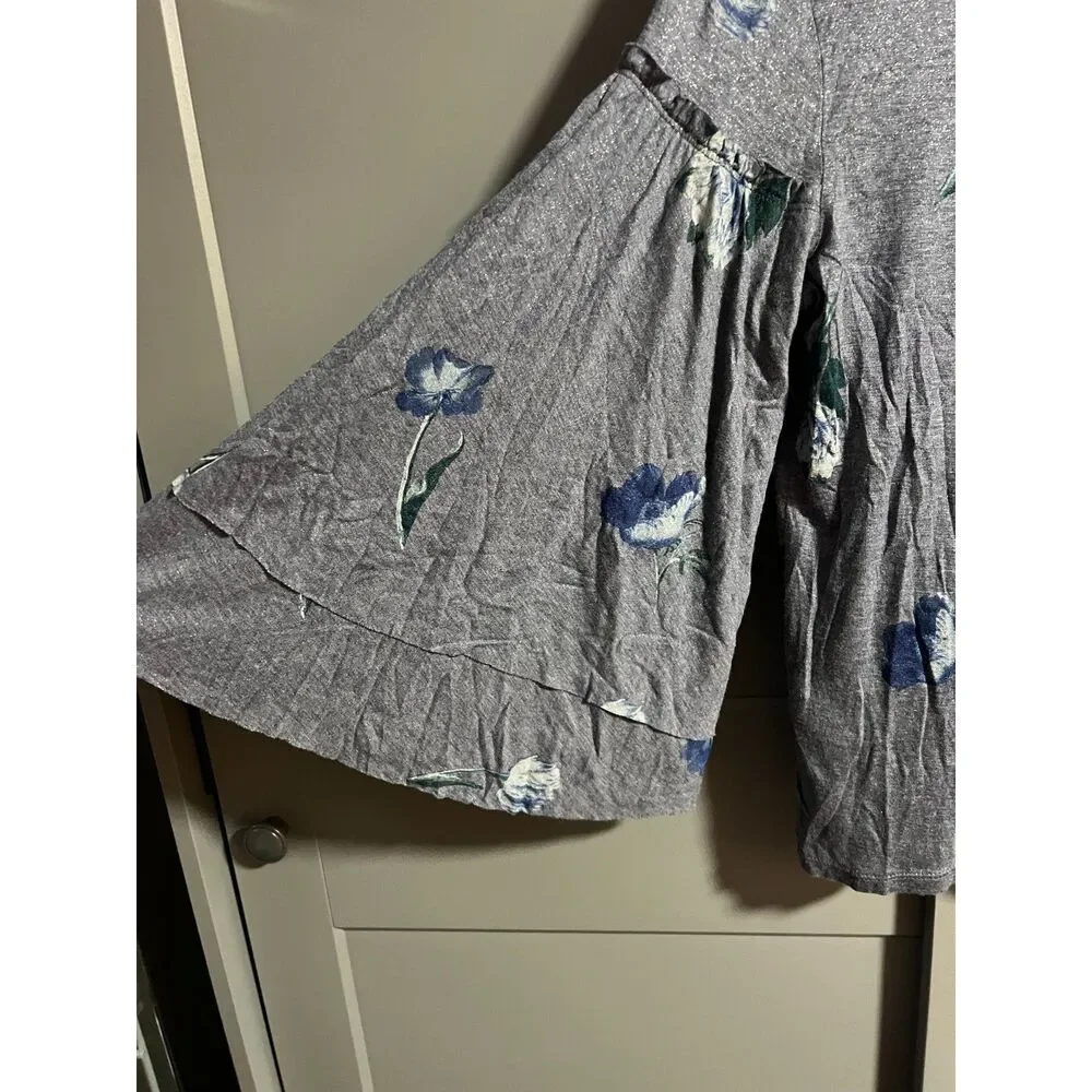 NWT Lucky Brand Womens Wide Bell Sleeve Sparkly Floral Blouse Gray Size Small - Picture 3 of 6